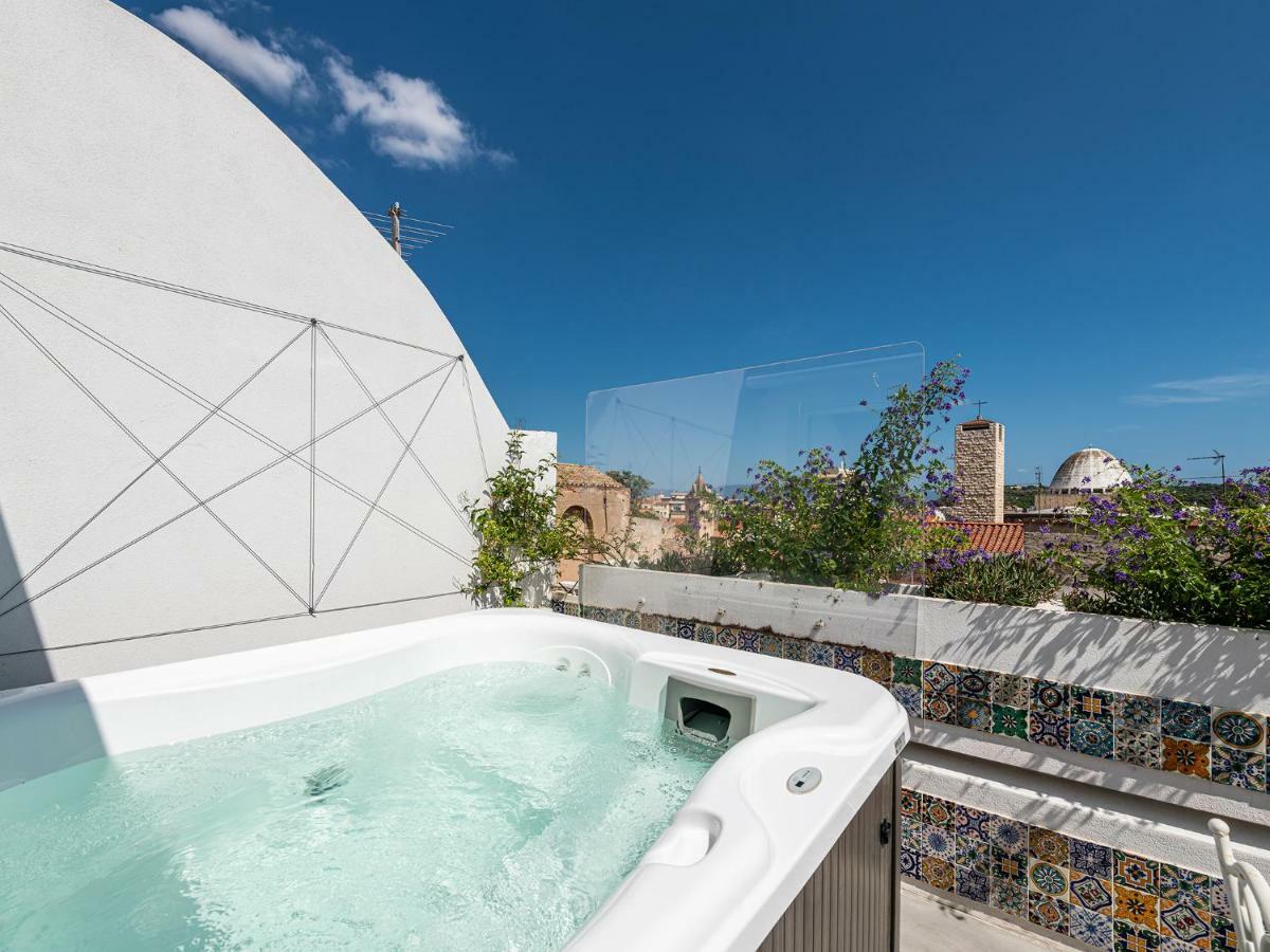 "Bea'S Terrace" - Private Jacuzzi And Panoramic Rooftop In The City Centre Cagliari Eksteriør bilde